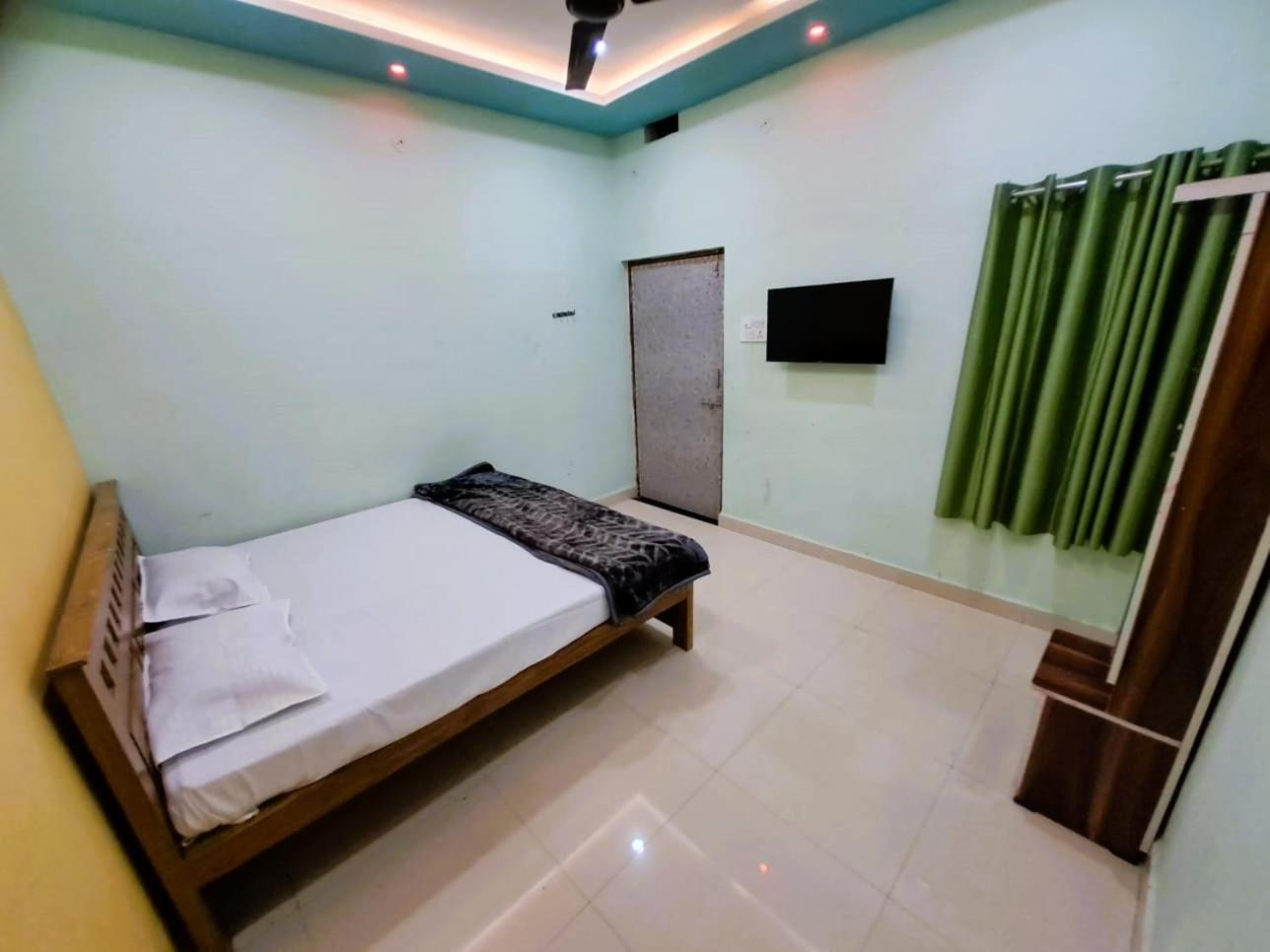 Utsav Lodge And Mangal Bhavan Pipariā Exterior photo